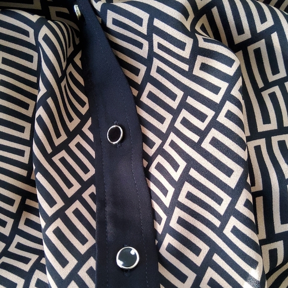 Anne Klein Geometric Print Blouse - Picture 7 of 8